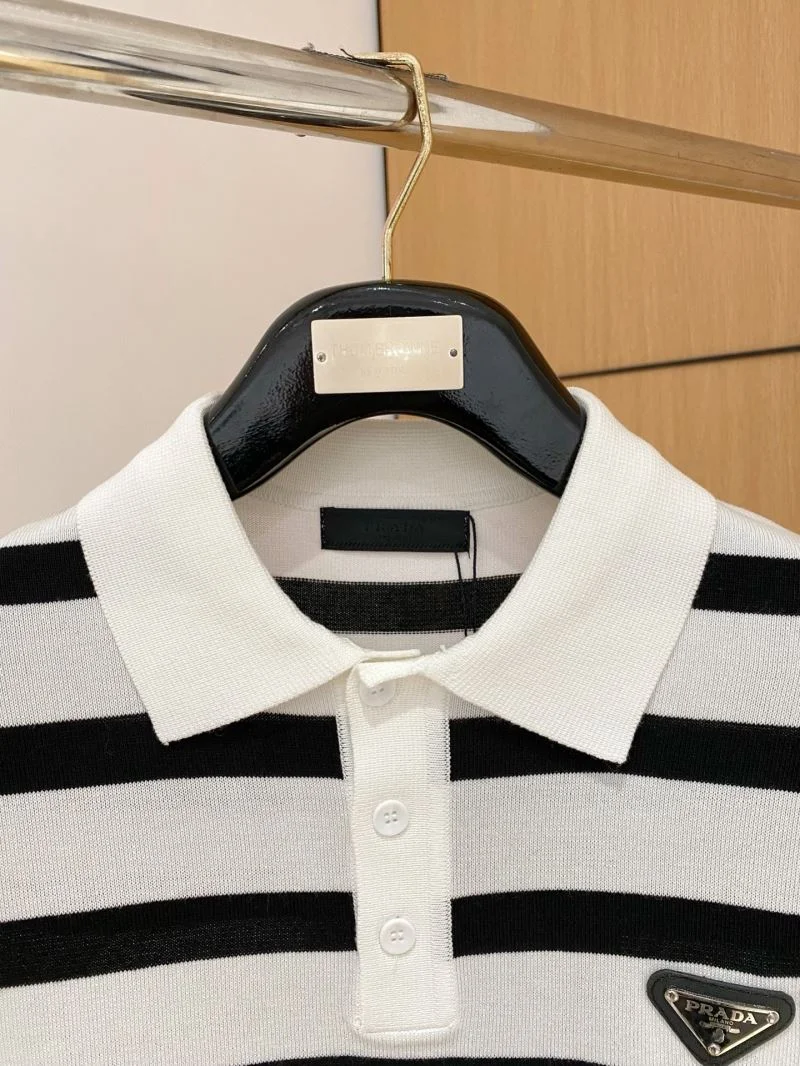 Prada T-Shirts Versatile 166938