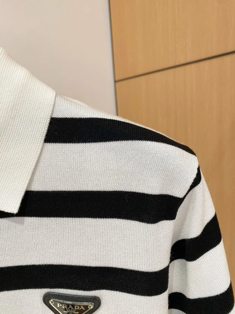 Prada T-Shirts Versatile 166938