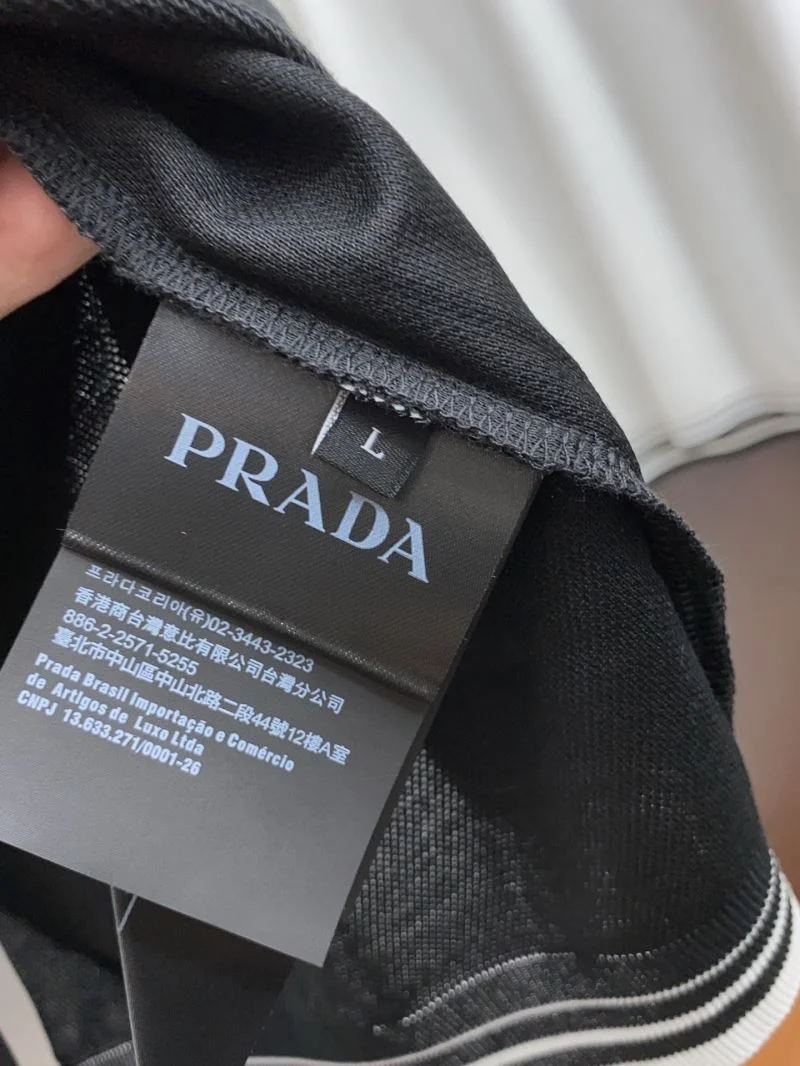Prada T-Shirts Sleek 166931