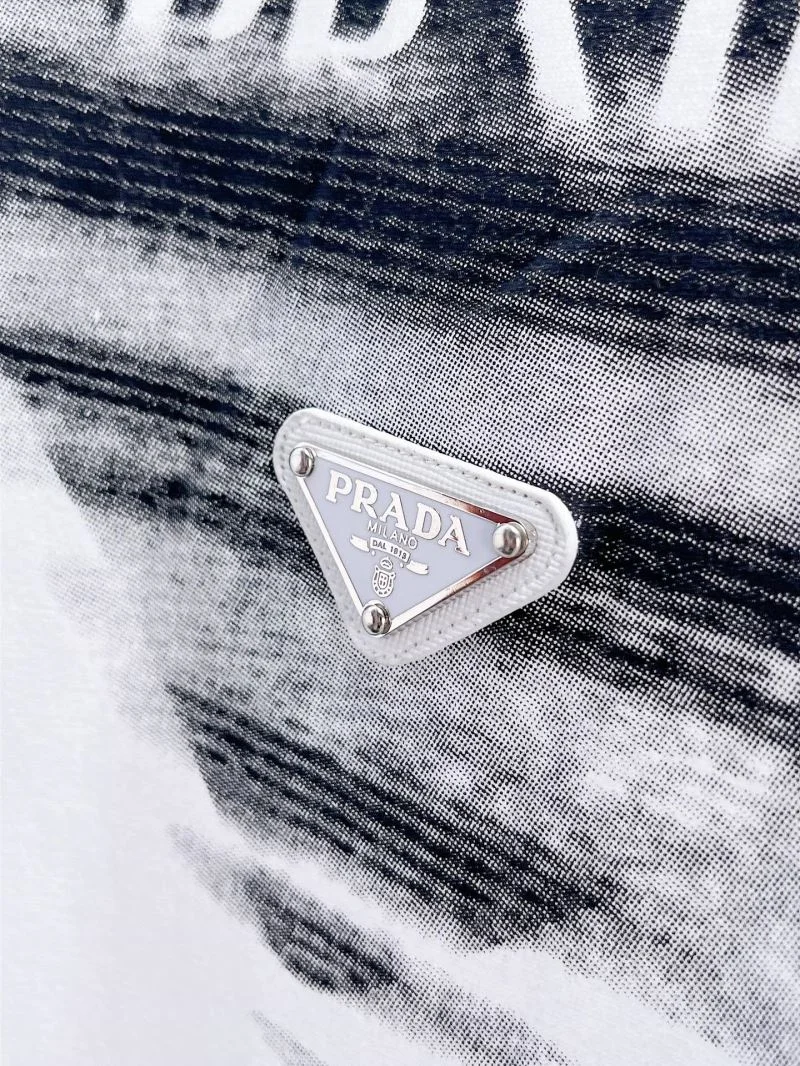 Stretchable Prada T-Shirts 165592