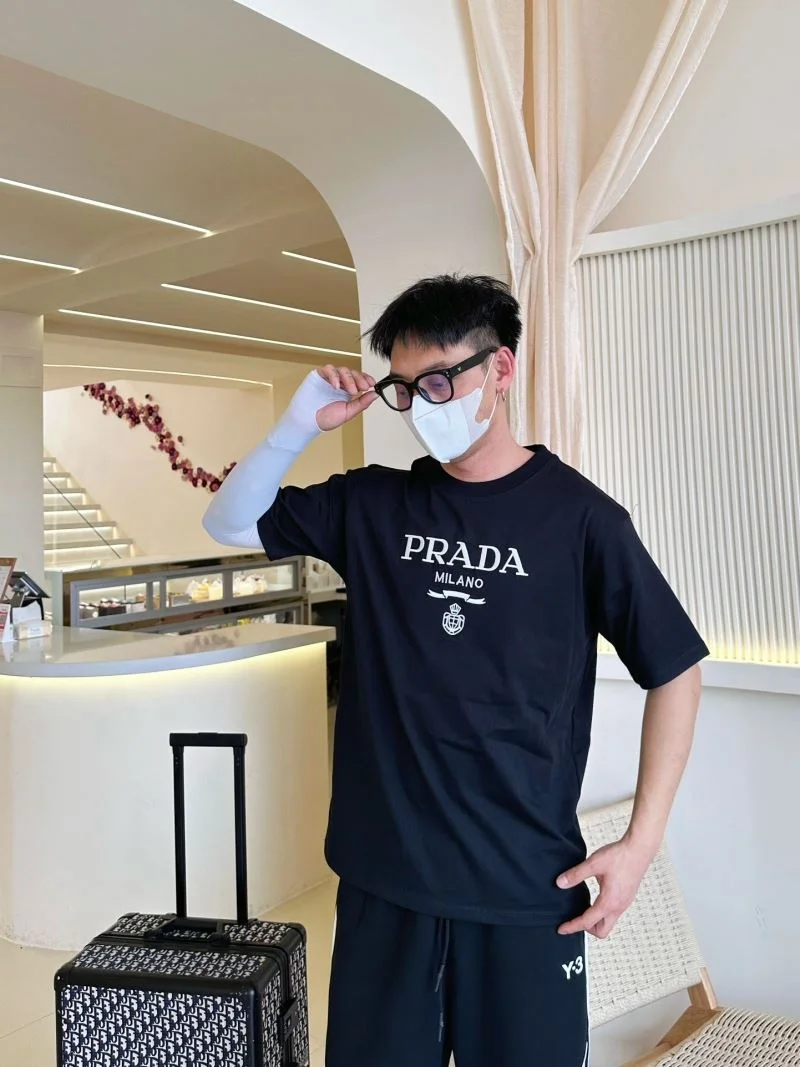 Snug Prada T-Shirts 166838