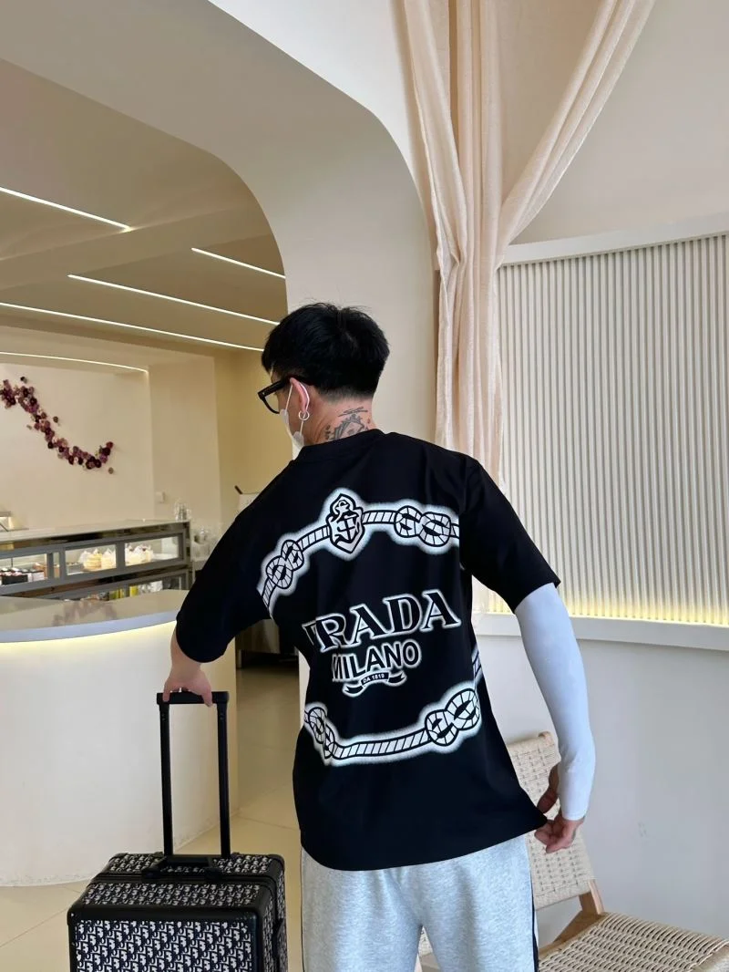 Classic Prada T-Shirts 166837