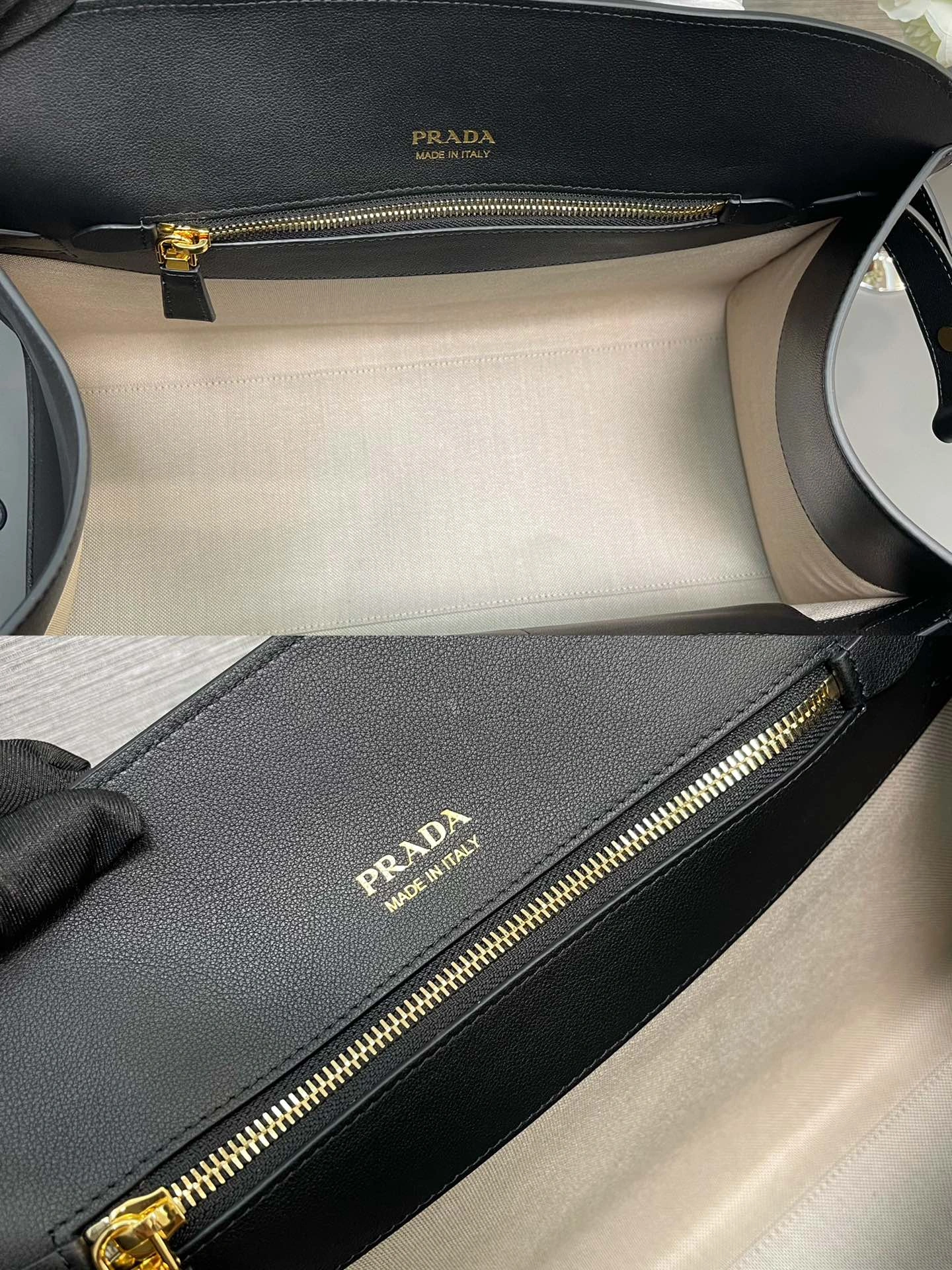 WellDesigned Prada Top Handle Bags 73636