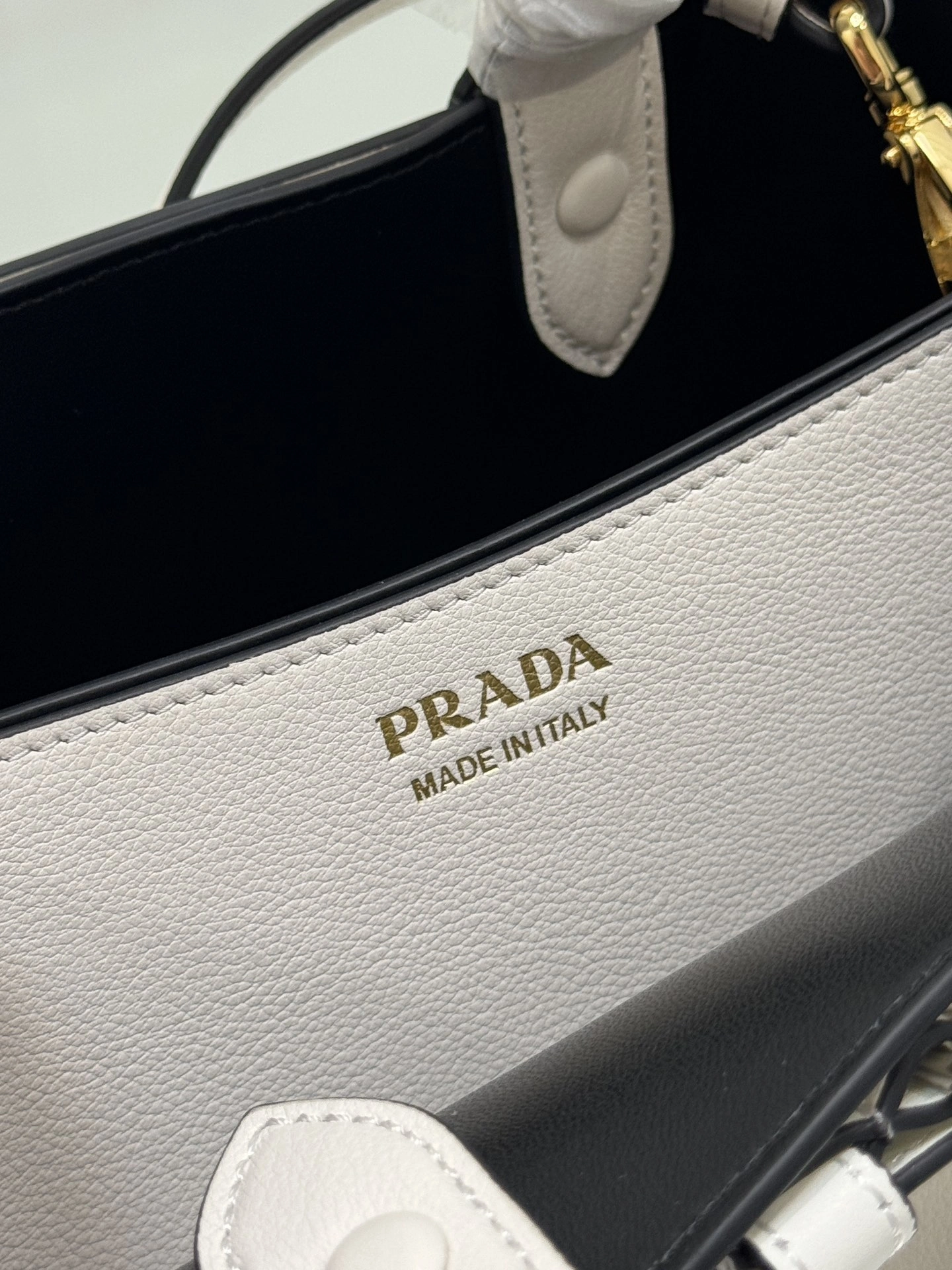 ZeroBulk Prada Top Handle Bags 73632