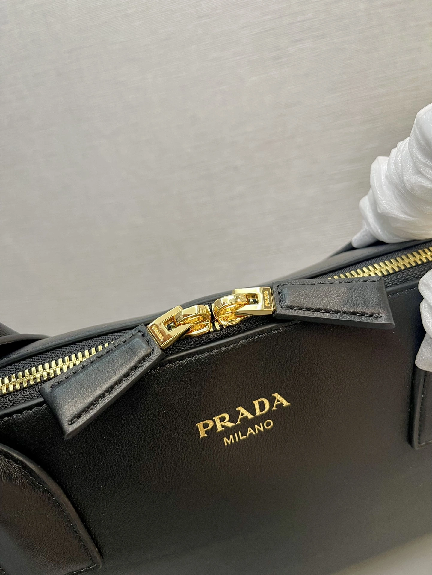 Flexible Prada Top Handle Bags 71629