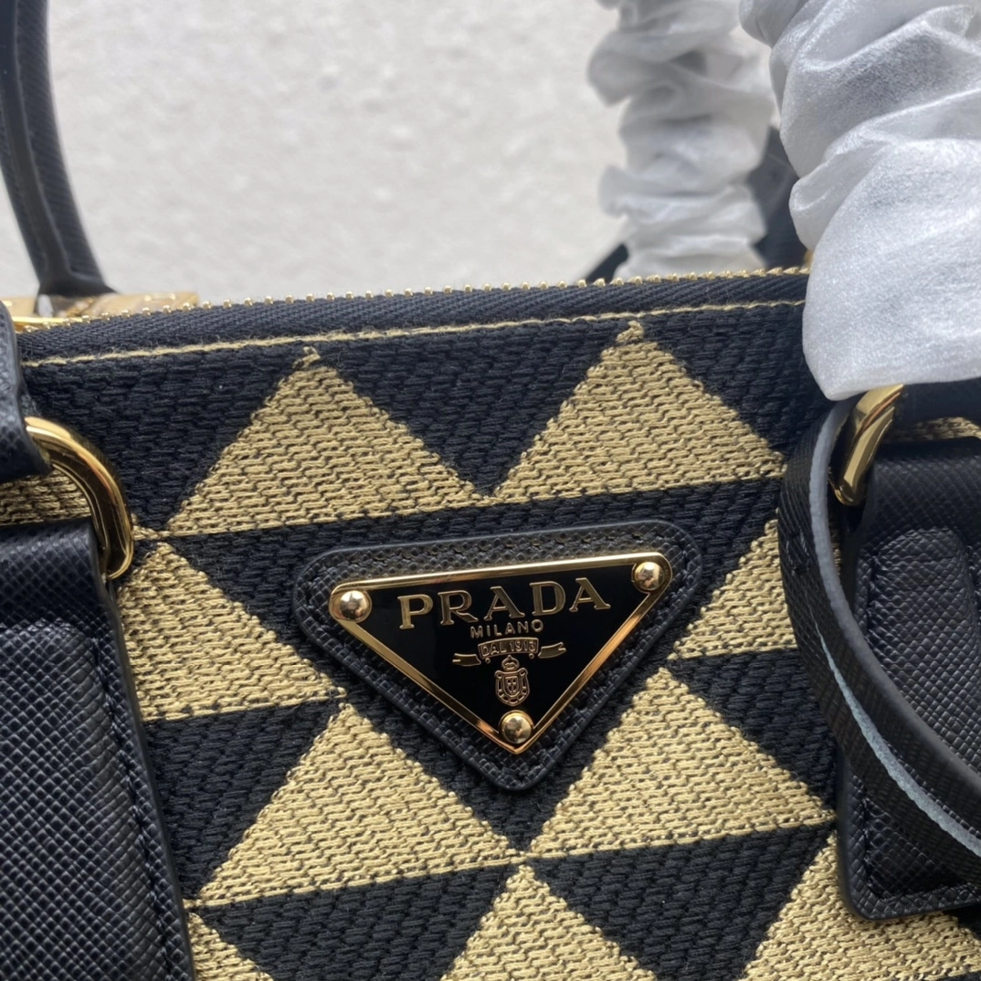 Trendsetting Prada Top Handle Bags 71623