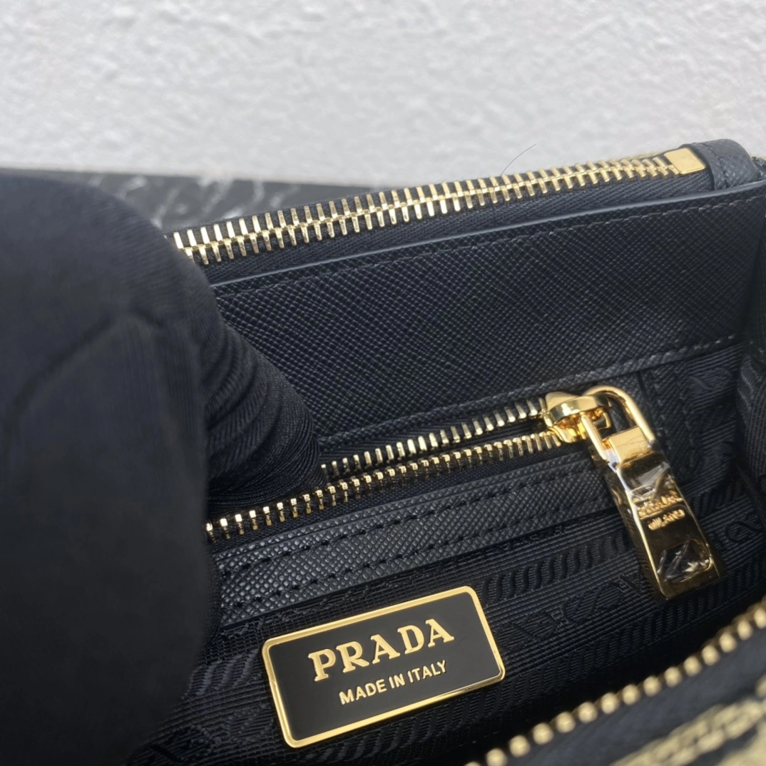 Trendsetting Prada Top Handle Bags 71623