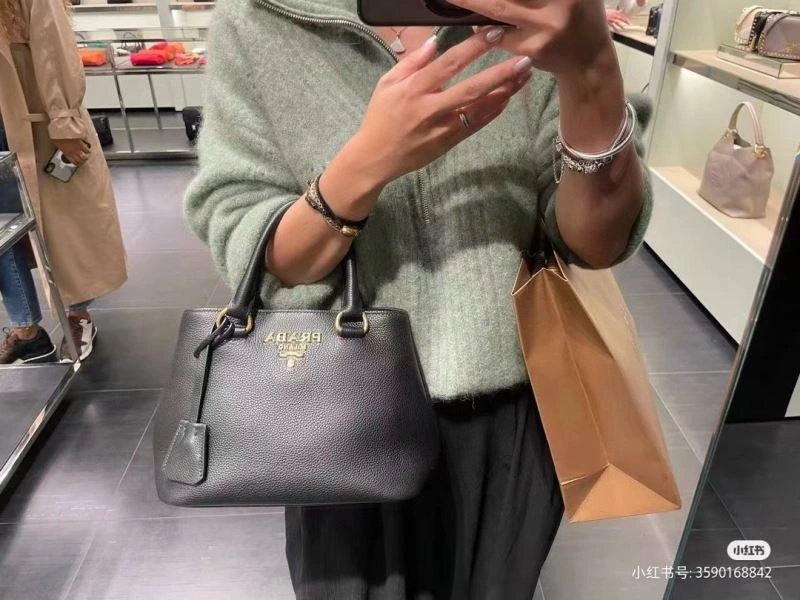 Supportive Prada Top Handle Bags 82651