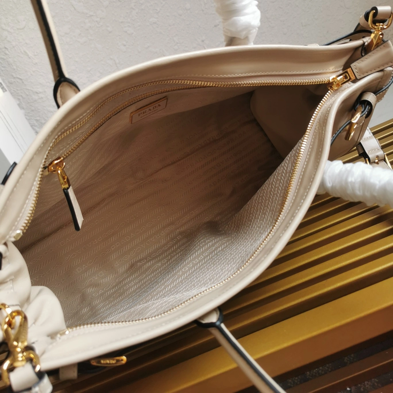 Prada Top Handle Bags TimelessDesign 73583