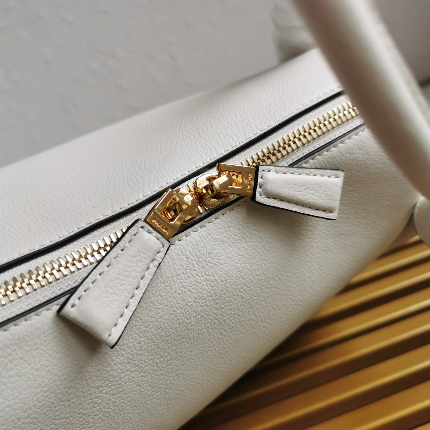 ZipUp Prada Top Handle Bags 71527