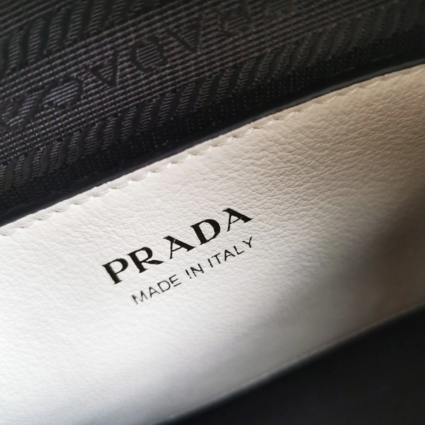 ZipUp Prada Top Handle Bags 71527