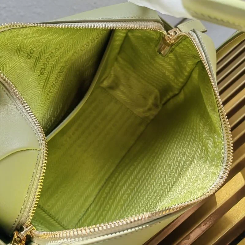 Timeless Prada Top Handle Bags 44956