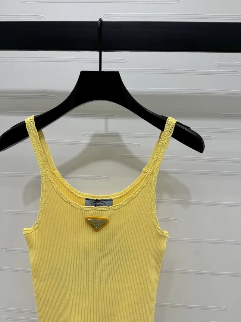ModernLook Prada Vest 166047