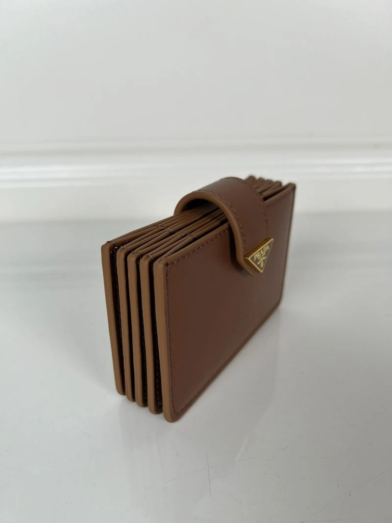 Prada Wallets Purse Versatile 60740