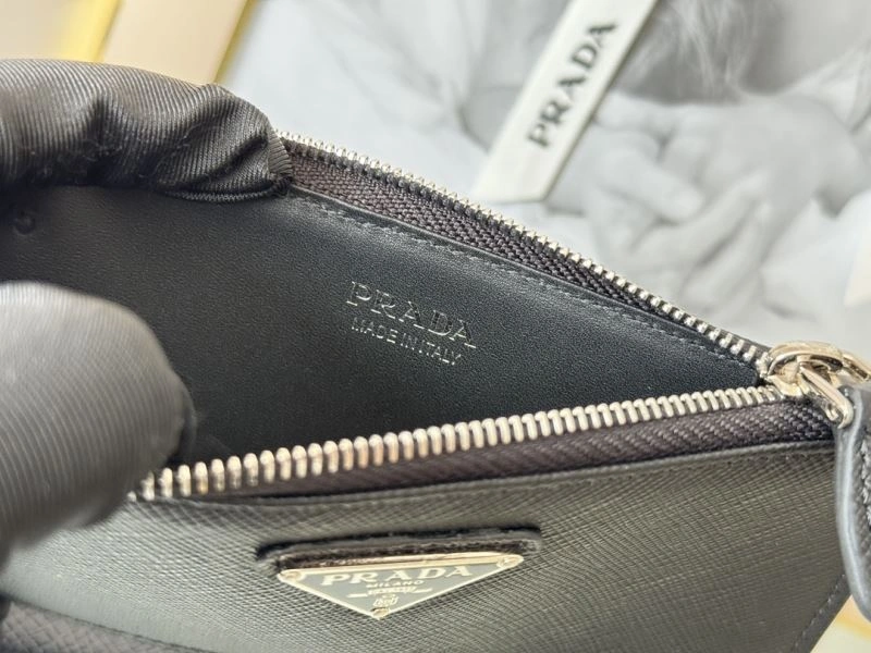 Prada Wallets Purse Resilient 65947