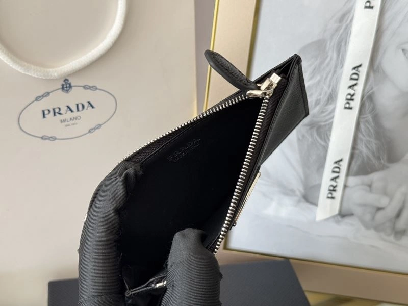 Prada Wallets Purse Resilient 65947