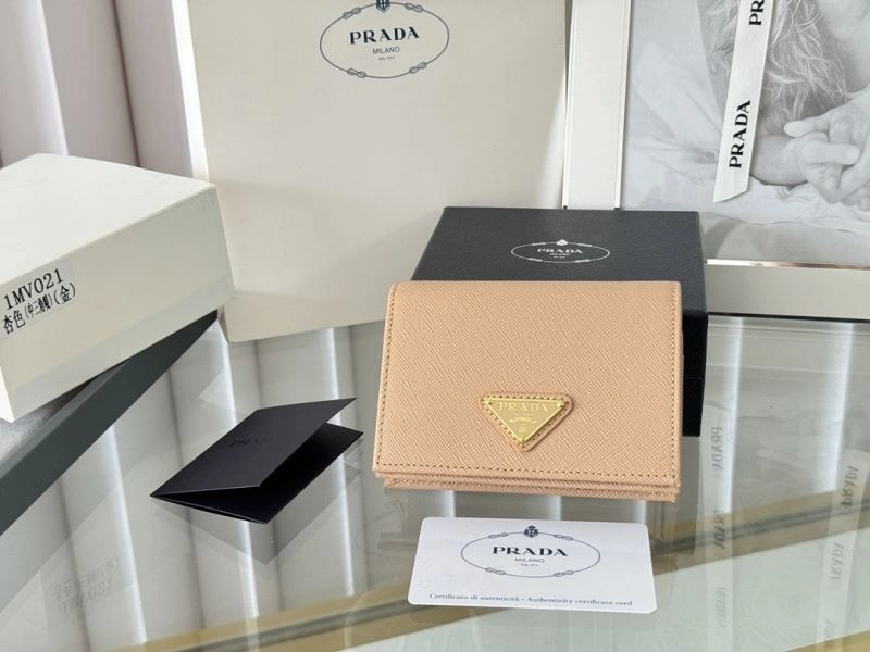 Bright Prada Wallets Purse 65909