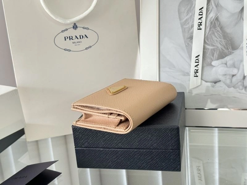 Bright Prada Wallets Purse 65909