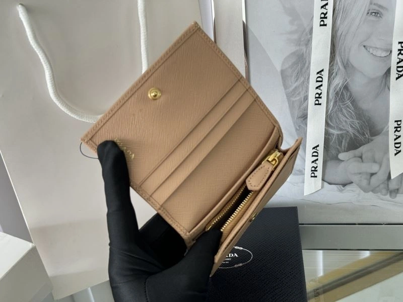 Bright Prada Wallets Purse 65909