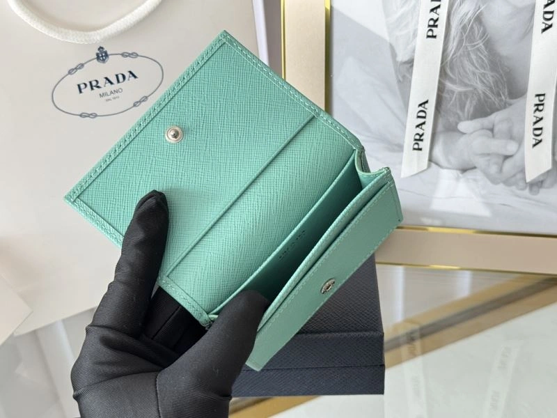 Vibrant Prada Wallets Purse 56975