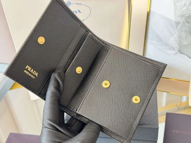 Prada Wallets Purse Breathable 56937