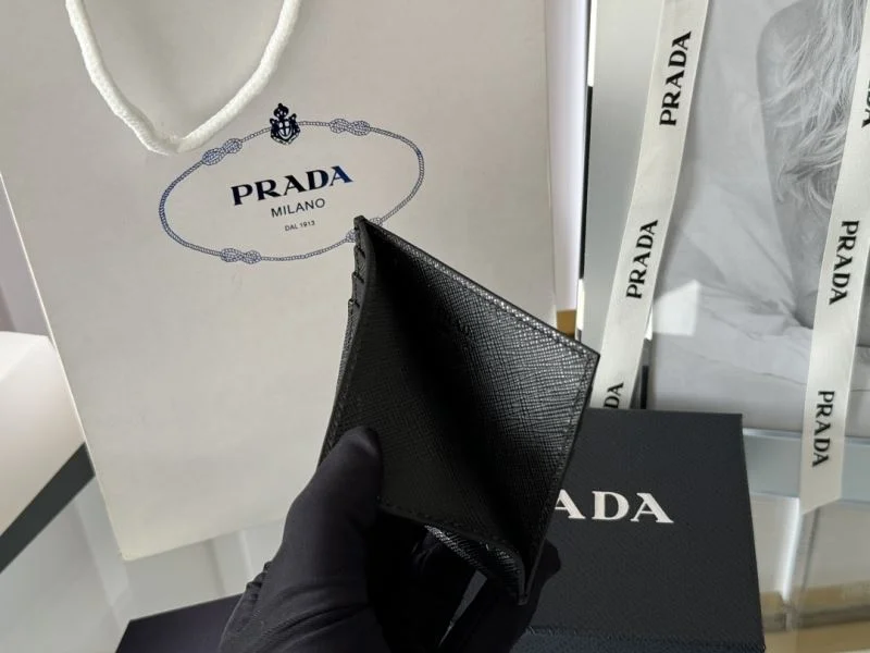 Trendsetting Prada Wallets Purse 37680