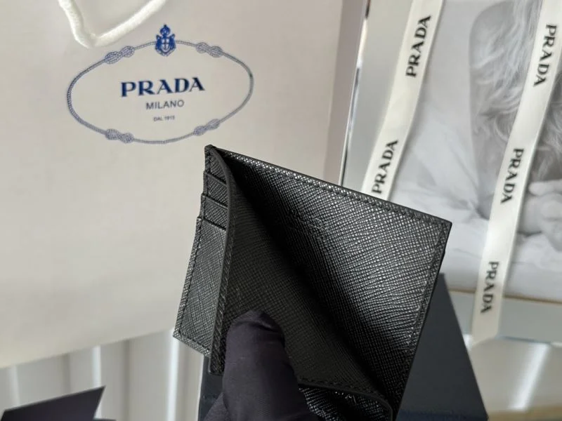 Trendsetting Prada Wallets Purse 37680