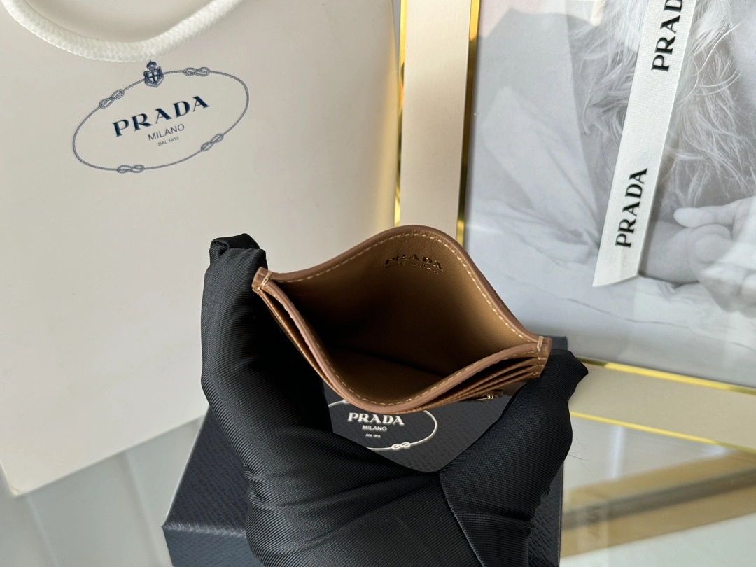 Prada Wallets Purse EyeCatching 56792