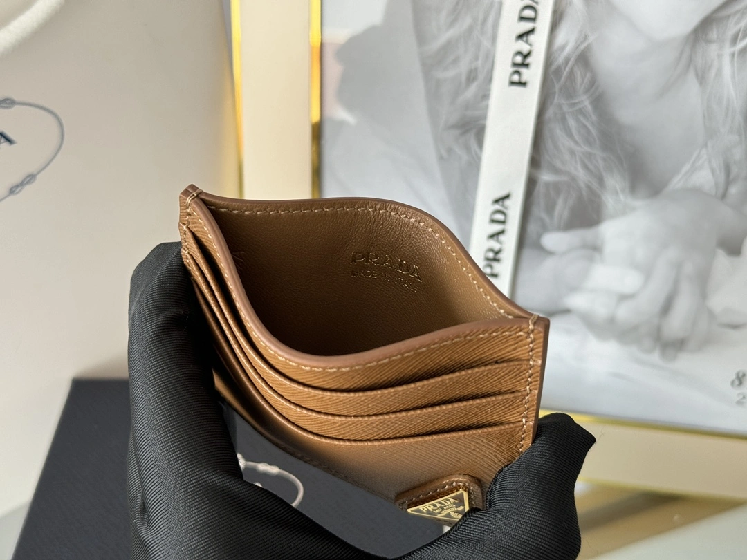 Prada Wallets Purse EyeCatching 56792