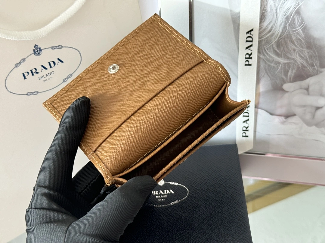 Prada Wallets Purse Practical 56783