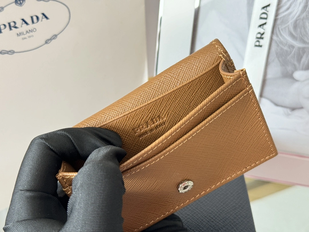 Prada Wallets Purse Practical 56783