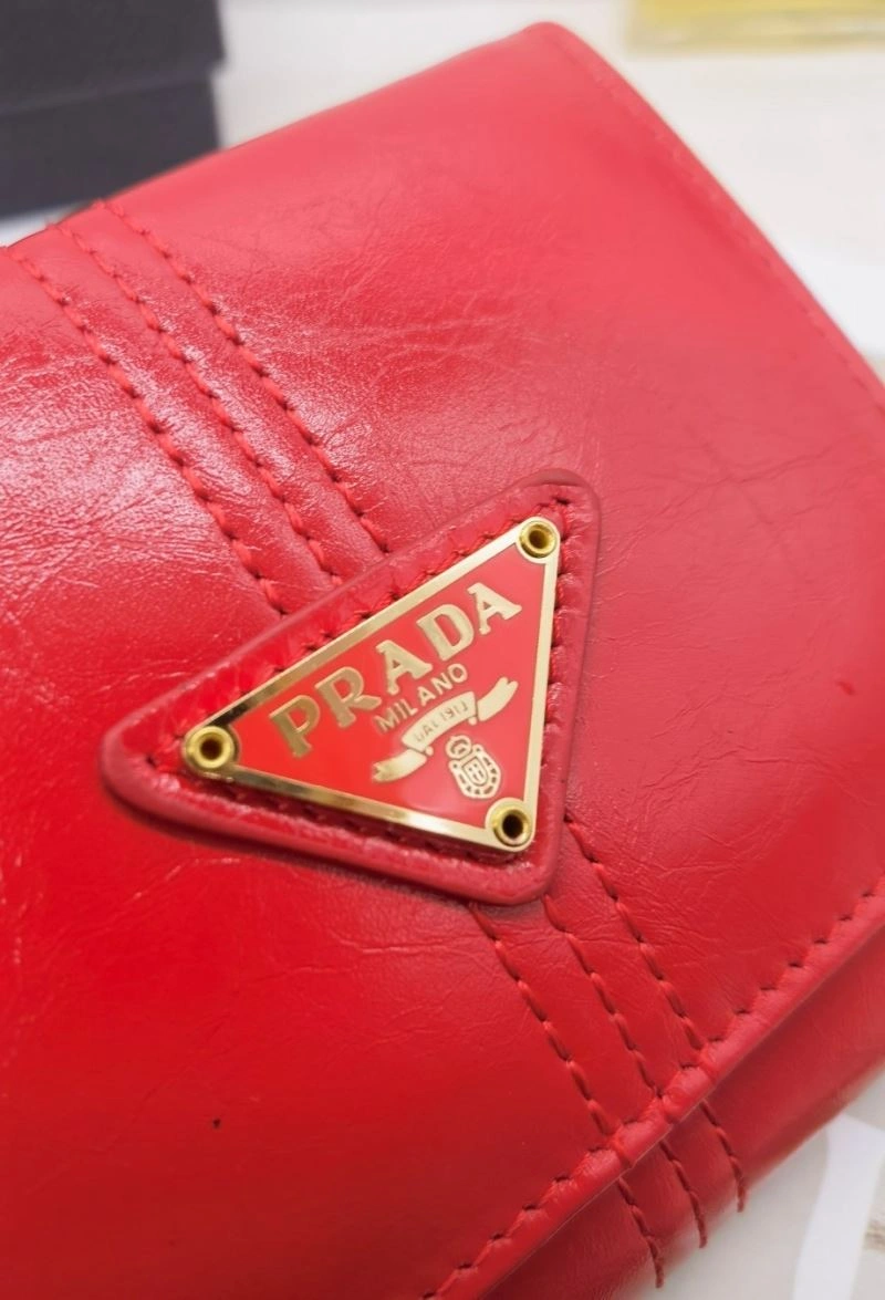 EyeCatching Prada Wallets Purse 85810