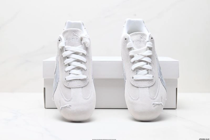 Versatile Puma Shoes 2953