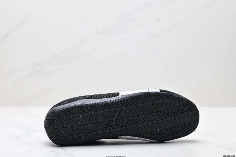 Versatile Puma Shoes 2930