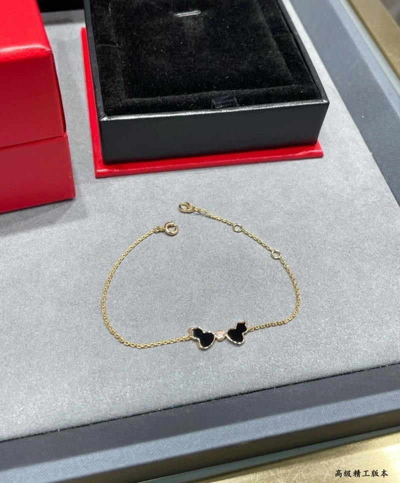 Bold Qeelin Bracelets 210437