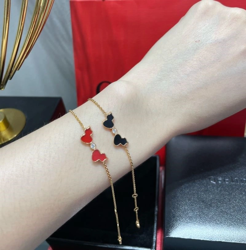 Bold Qeelin Bracelets 210437