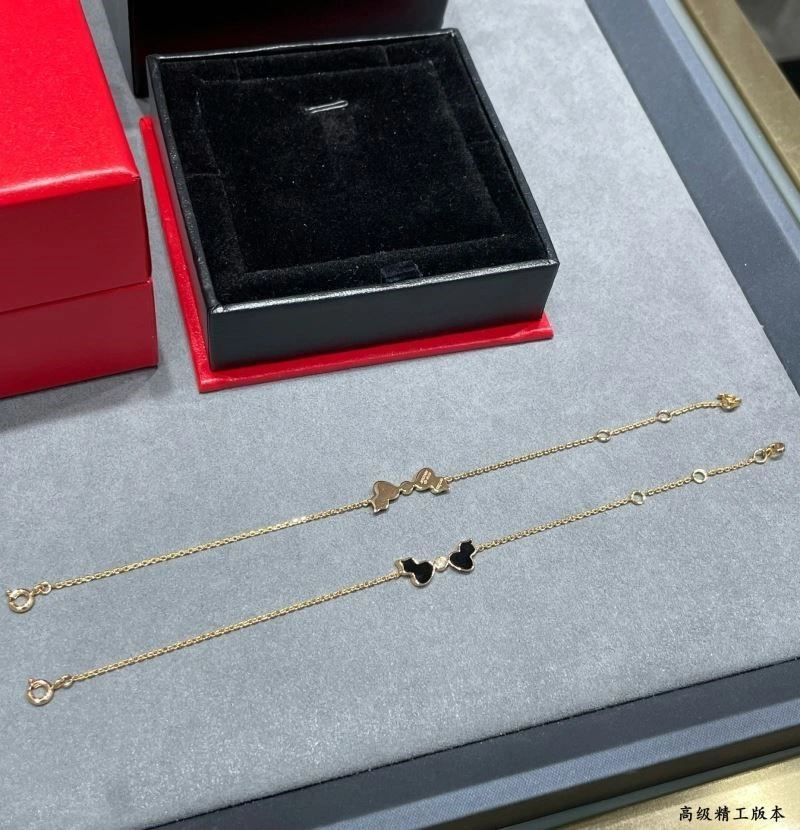 Bold Qeelin Bracelets 210437