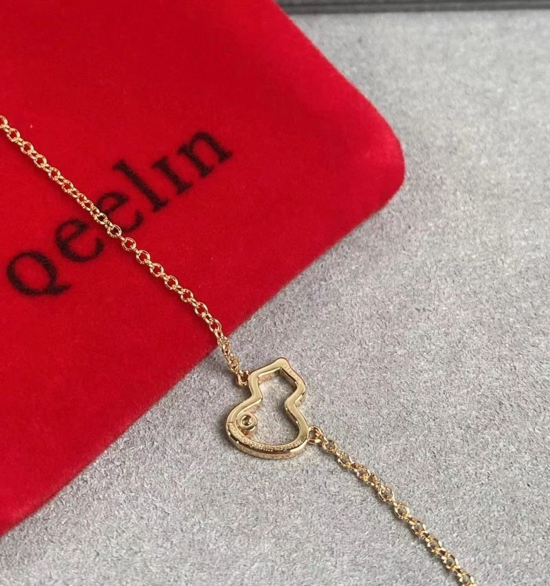Effortless Qeelin Bracelets 210404