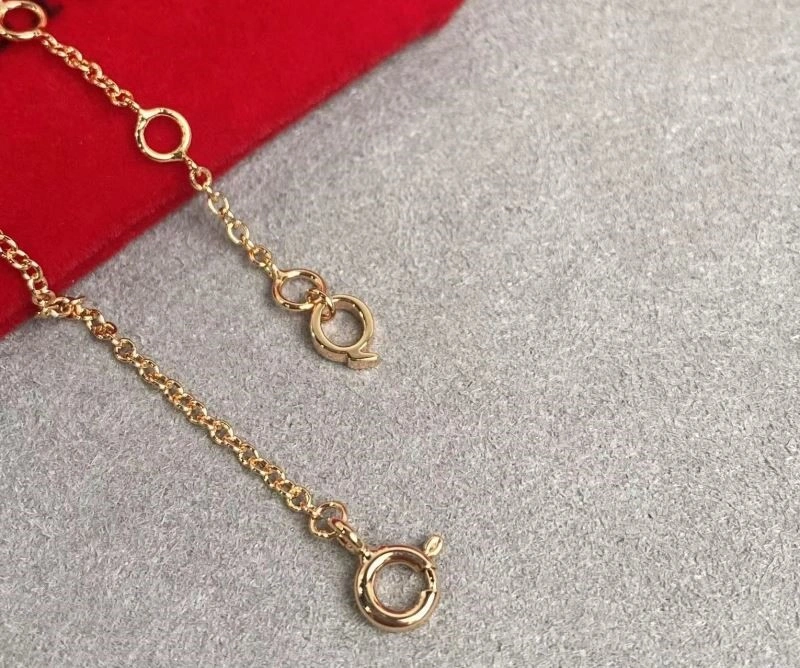 Effortless Qeelin Bracelets 210404