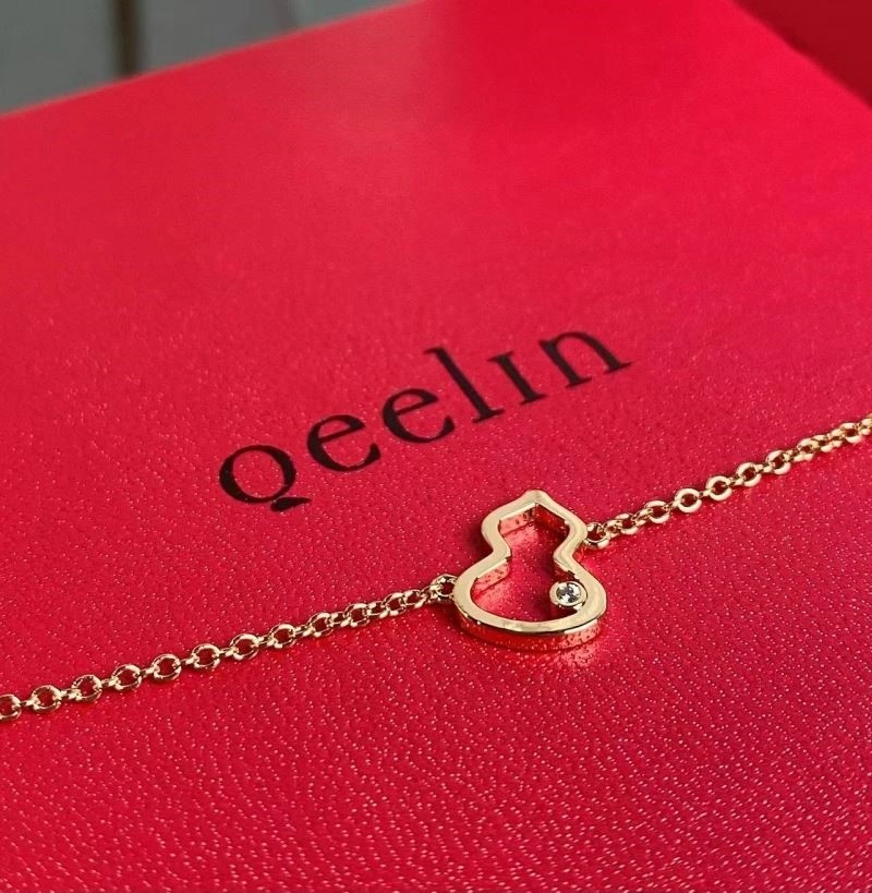 Effortless Qeelin Bracelets 210404