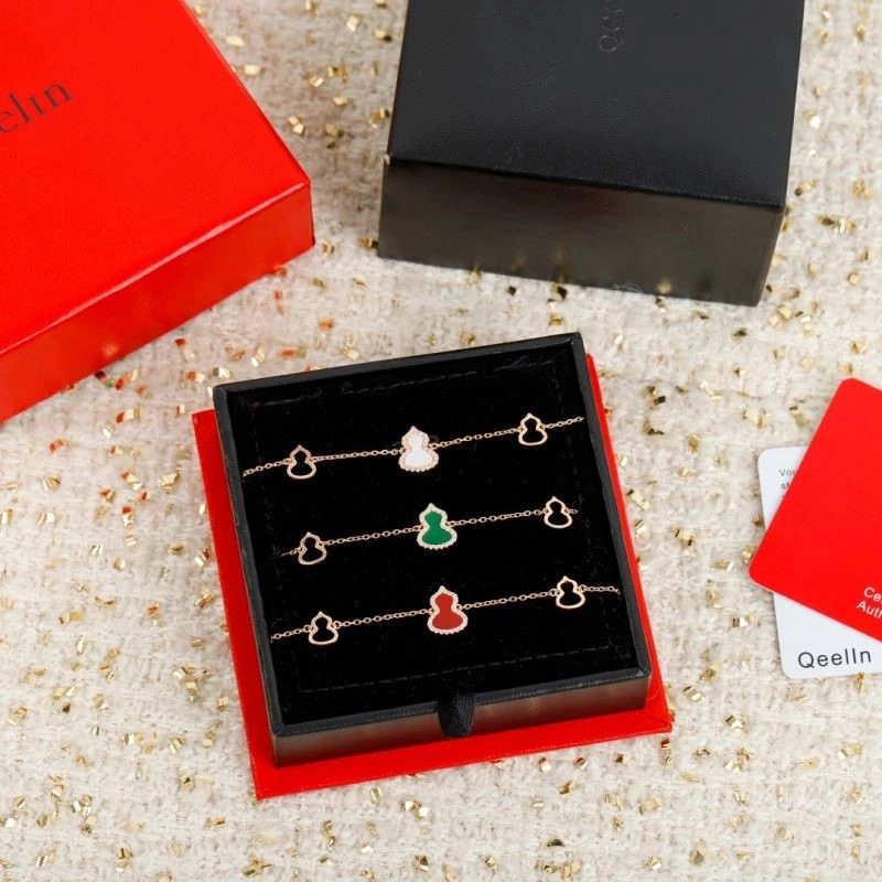 TechFriendly Qeelin Bracelets 210401