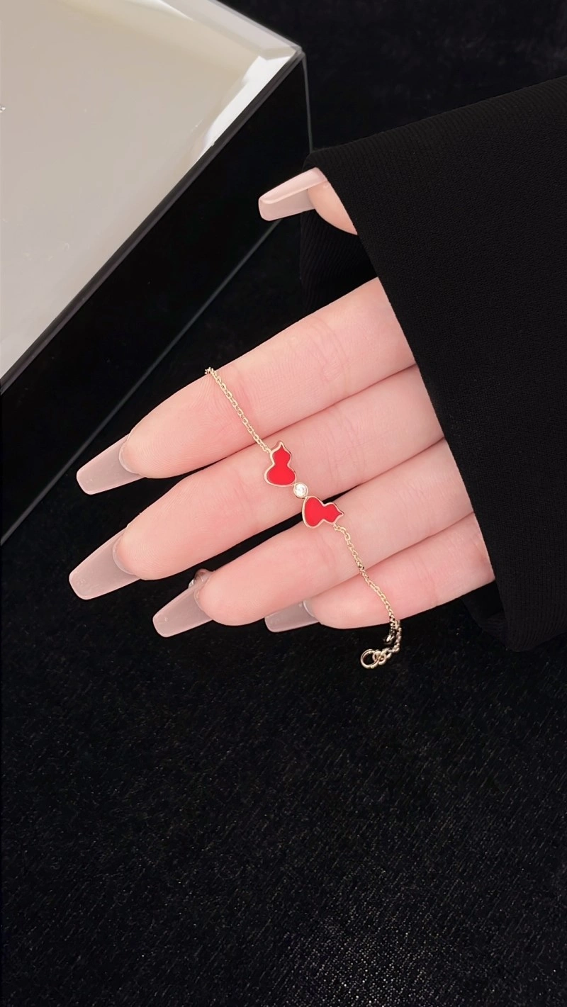 Compact Qeelin Bracelets 208475