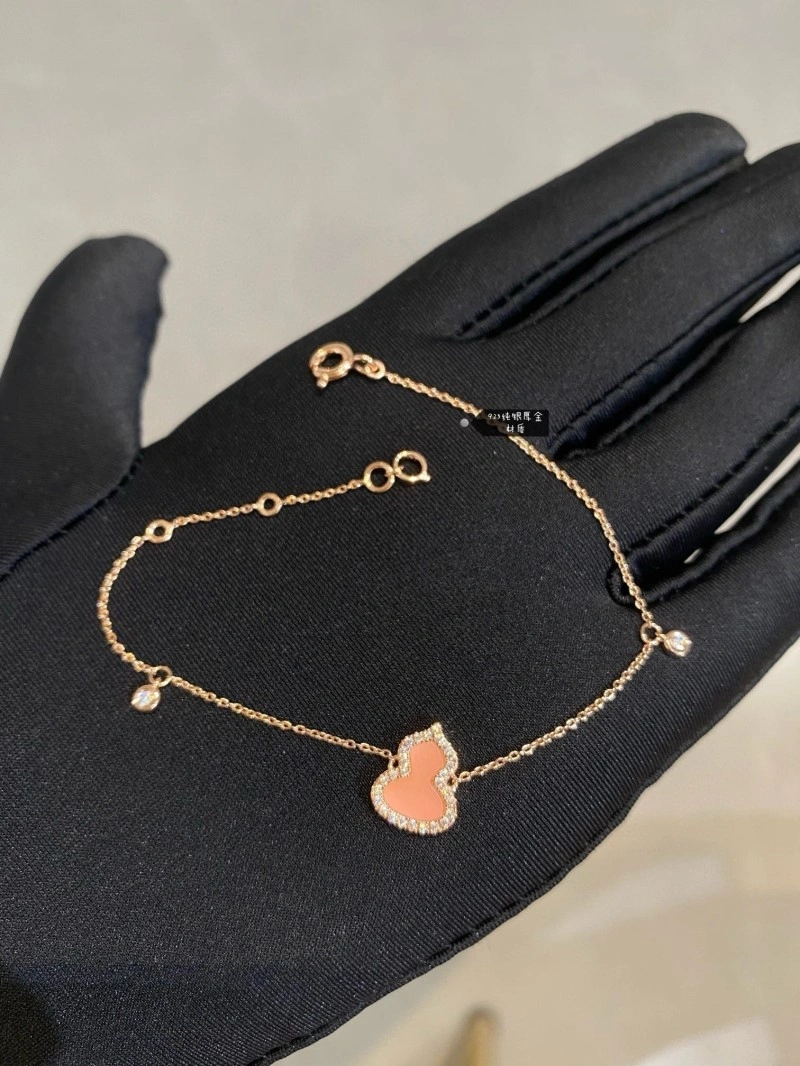 Versatile Qeelin Bracelets 208473