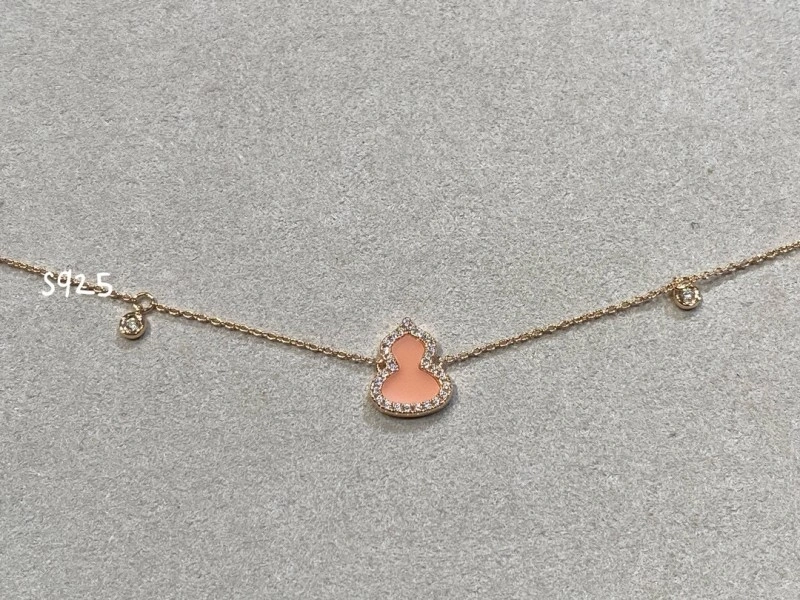 Versatile Qeelin Bracelets 208473