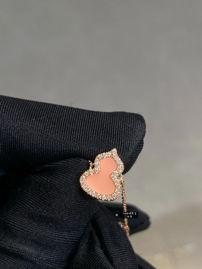 Versatile Qeelin Bracelets 208473