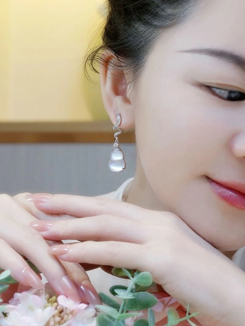 Sleek Qeelin Earrings 213824