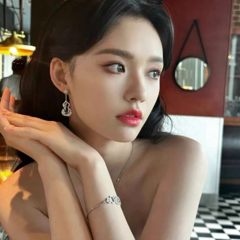 Neat Qeelin Earrings 213386