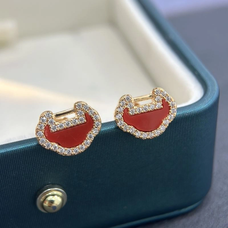 Trendsetting Qeelin Earrings 214477