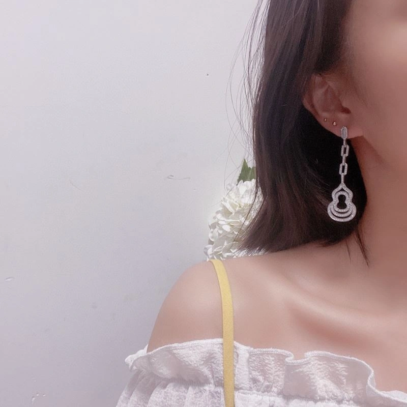 Qeelin Earrings Refined 212521