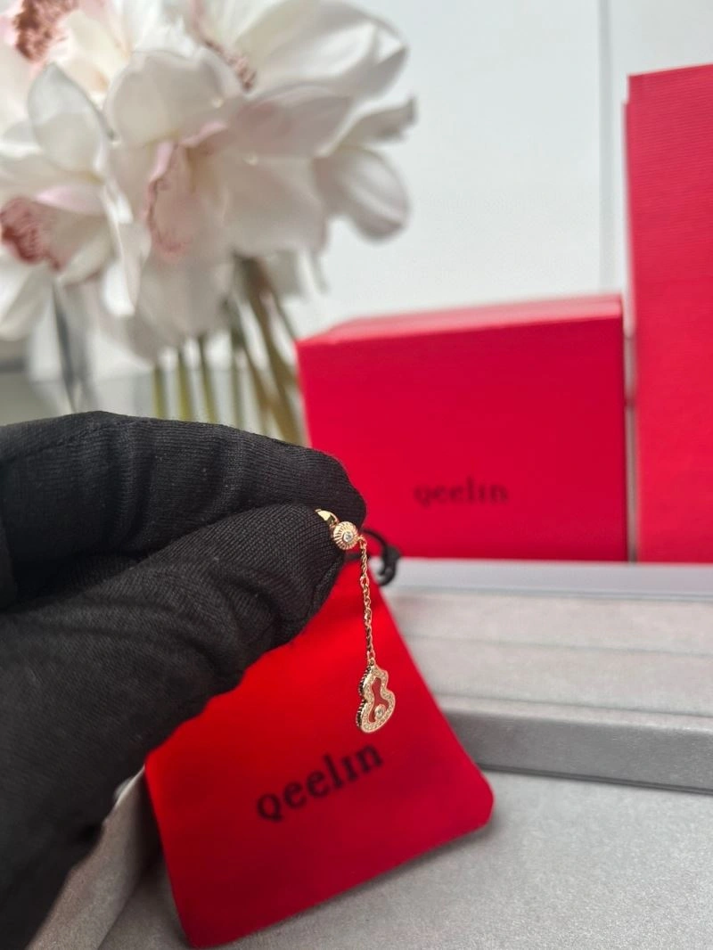 Qeelin Earrings Fashionable 211715